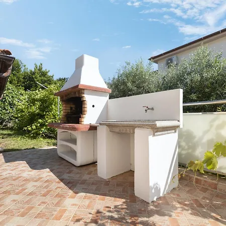 Giardinn דירה באסקה